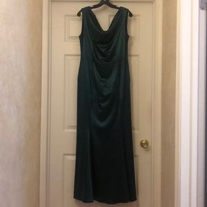 Muxxn Gown